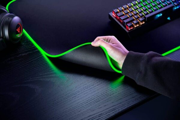 το Razer Goliathus Chroma 3XL θα σας ειδοποιεί με εφέ μέσα από το παιχνίδι για σχετικές ενέργειες αλλά μπορείτε και να το προσαρμόσετε σε ότι μότιβο θέλετε μέσω του Chrome Workshop όπως προτιμάτε.