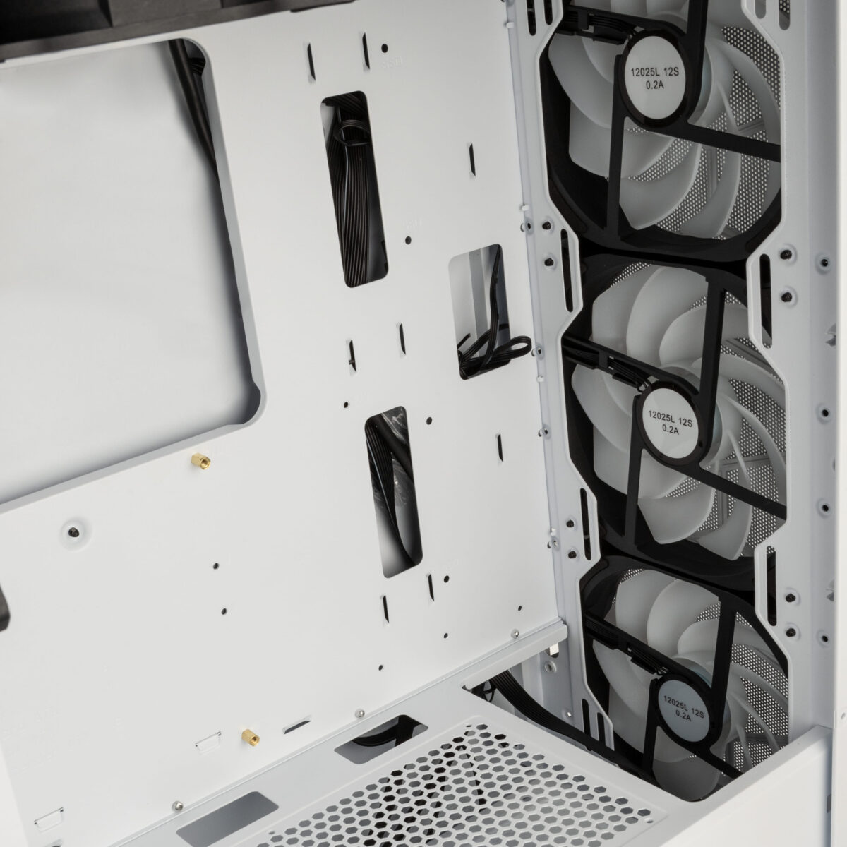 Kolink Observatory HF Mesh ARGB Midi Tower Case - White (with 6 ARGB fans - 3x140mm & 3x120mm ) 5 Το Kolink Observatory HF Mesh ARGB είναι κατασκευασμένο από συνδυασμό υλικών υψηλής ποιότητας. Το πλαίσιο είναι κατασκευασμένο από χάλυβα SPCC 0