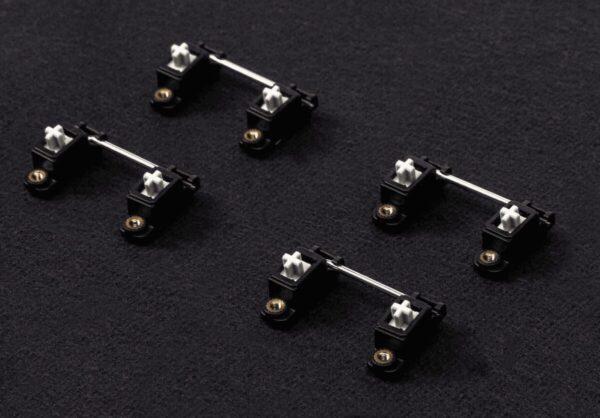 Bluetooth και ενσύρματες συνδέσεις. Διαμορφώσιμο μέσω του QMK και της διαδικτυακής εφαρμογής Keychron Launcher