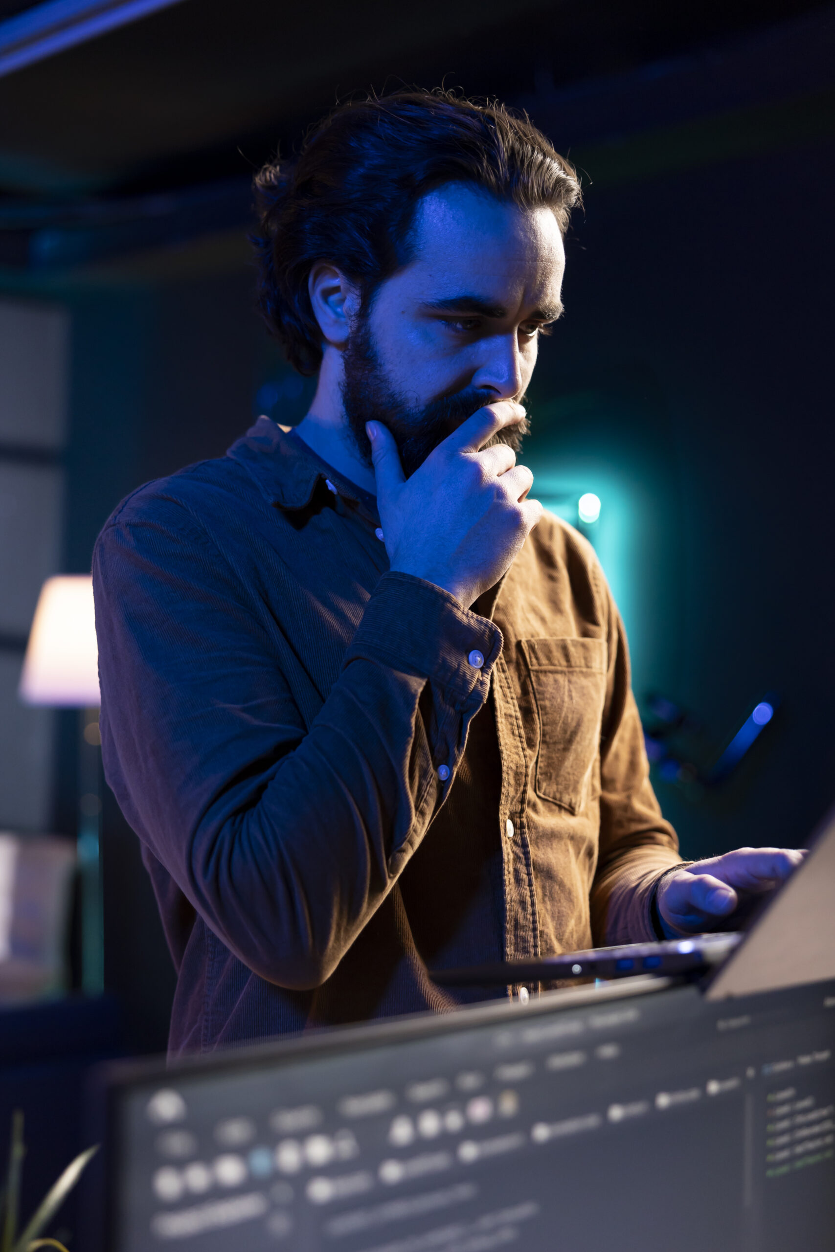 managed it services tech dark scaled